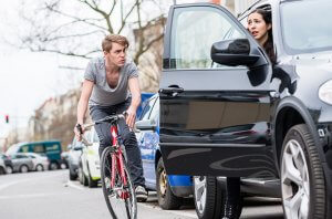 Male cyclist near-miss as woman opens car door without looking